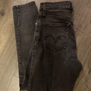 Levi’s size 28